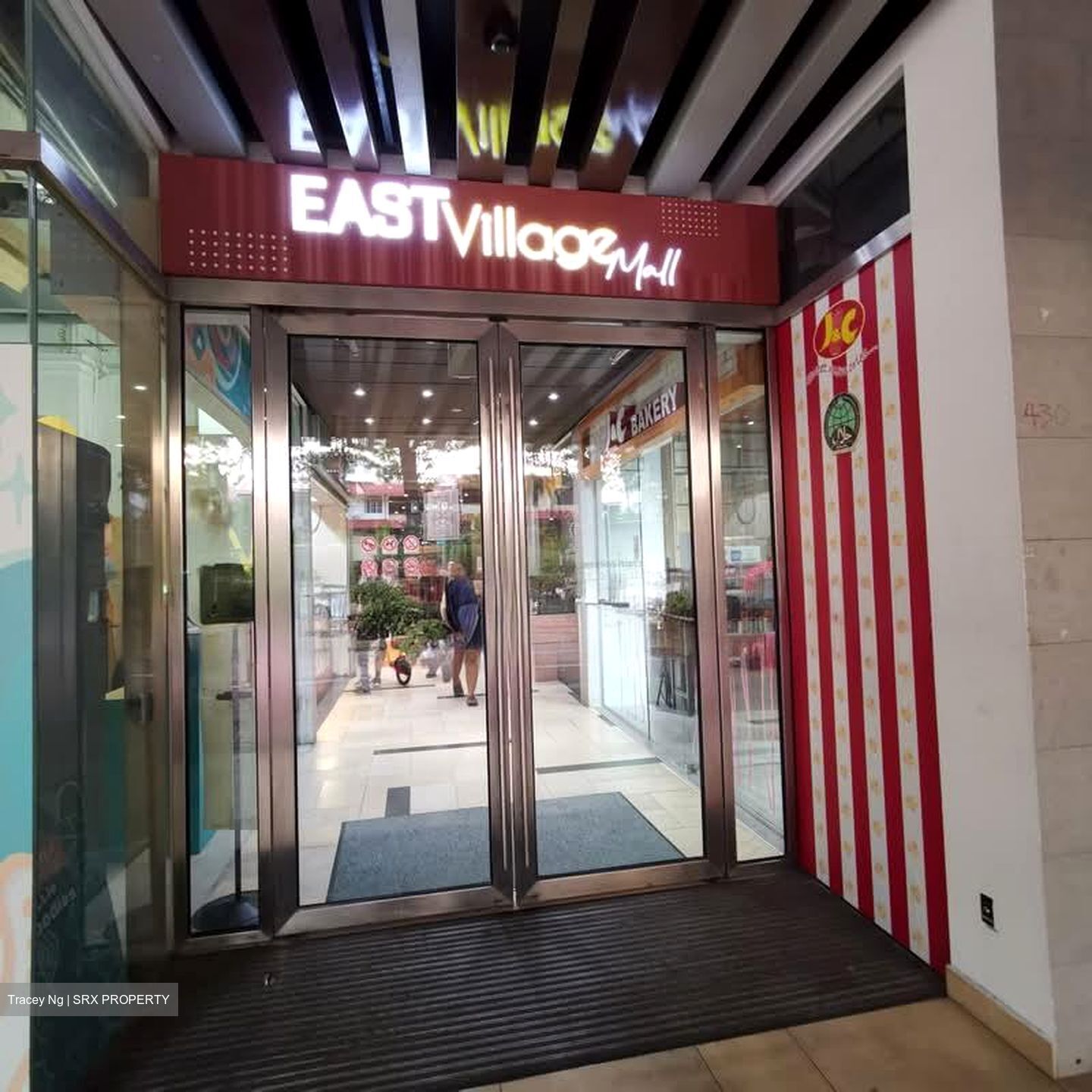 East Village (D16), Retail #610992451